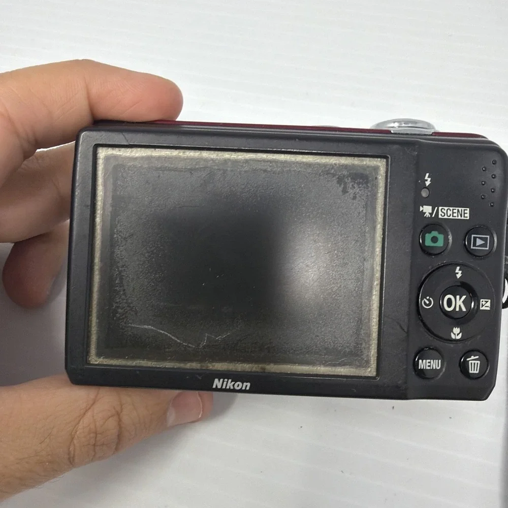 Nikon Coolpix L24 Digital Camera – Red – Battery Cover Faulty – READ***